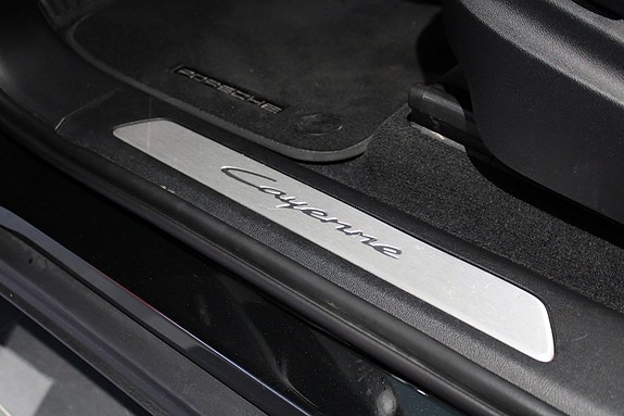 Porsche Cayenne 11 of 22