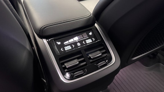 Volvo XC60 12 of 22