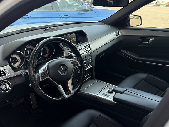 Mercedes-Benz E220 8 of 17