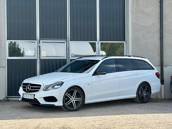 Mercedes-Benz E220 2 of 17