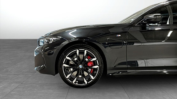 BMW 330e 9 of 9