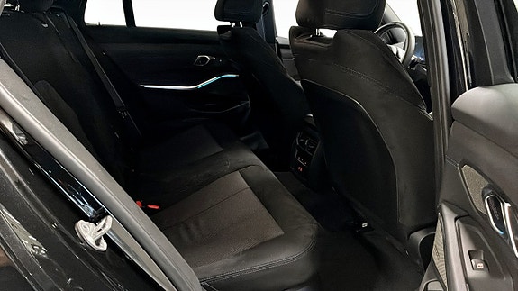 BMW 330e 5 of 9