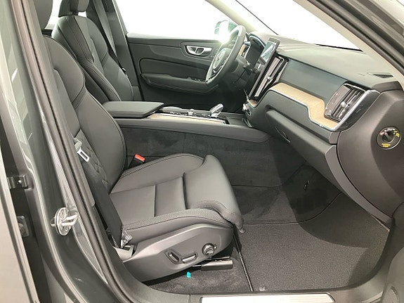 Volvo XC60 8 of 13