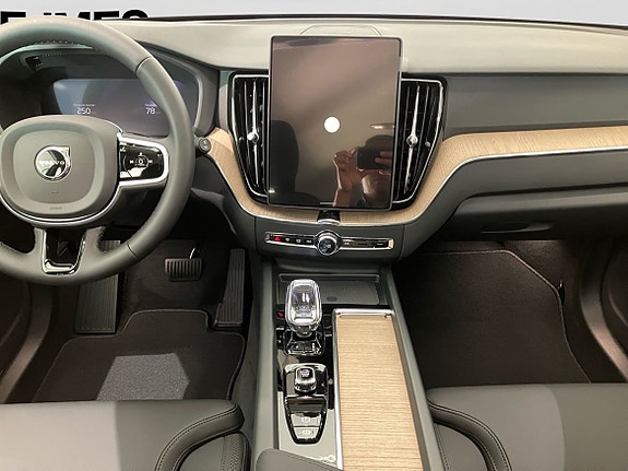 Volvo XC60 5 of 13