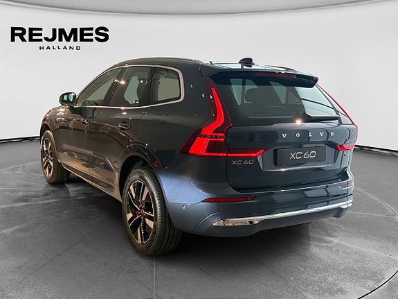 Volvo XC60 2 of 11