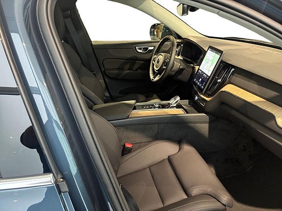 Volvo XC60 3 of 11