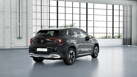 Mercedes-Benz GLA250 3 of 16