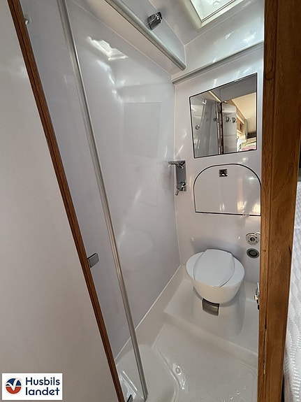 Kabe AFFINITY CAMPER VAN/4 BÄDDAR-VECKANS HUSBIL! 17 of 20
