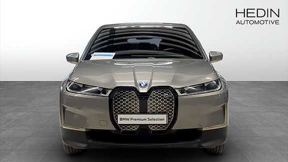 BMW iX 8 of 11