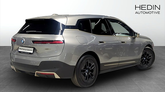 BMW iX 2 of 11