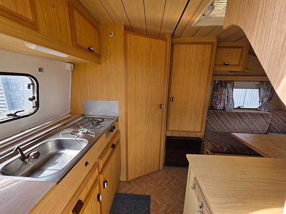 RC Caravan T 360 7 of 9