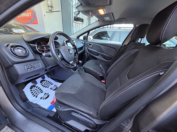 Renault Clio 8 of 17