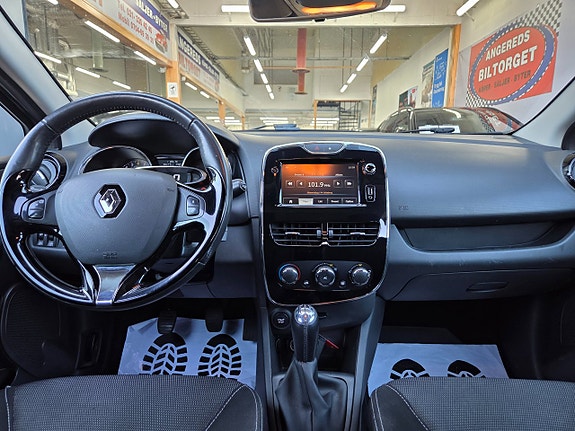 Renault Clio 16 of 17
