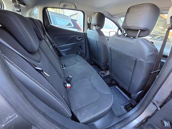 Renault Clio 12 of 17