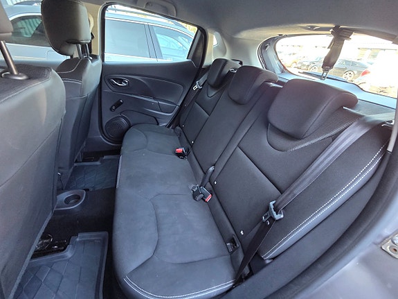 Renault Clio 11 of 17