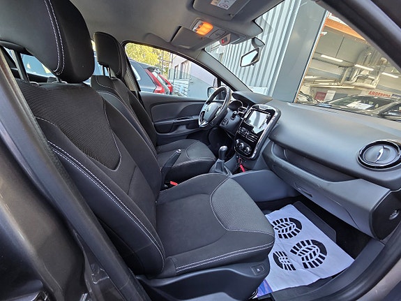Renault Clio 14 of 17