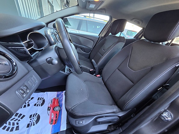 Renault Clio 9 of 17