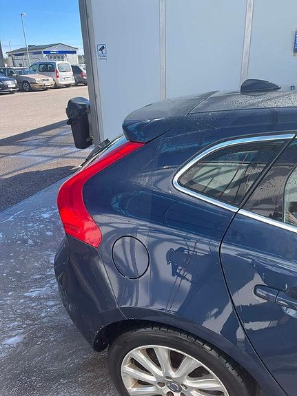 Volvo V40 3 of 14