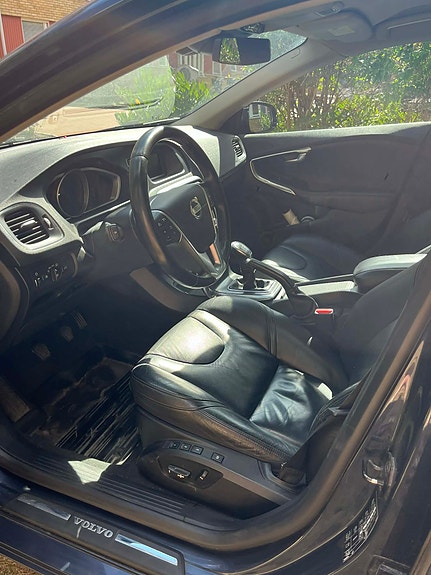 Volvo V40 12 of 14