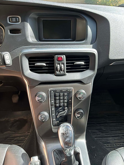 Volvo V40 9 of 14