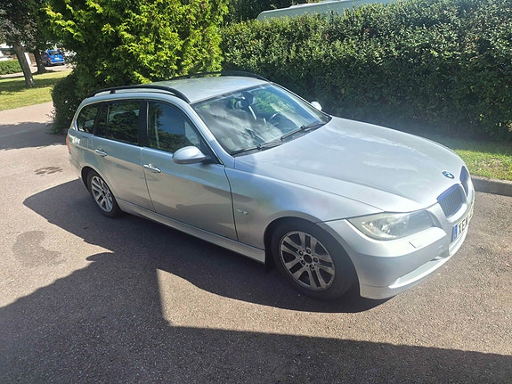 BMW 325i 3 of 9