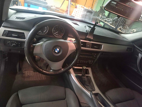 BMW 325i 7 of 9