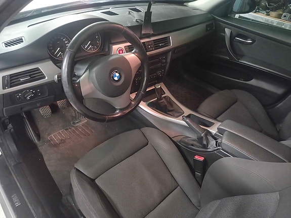 BMW 325i 8 of 9