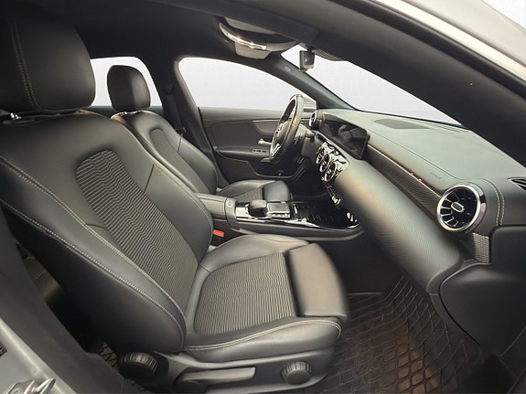 Mercedes-Benz CLA200 d 25 of 30
