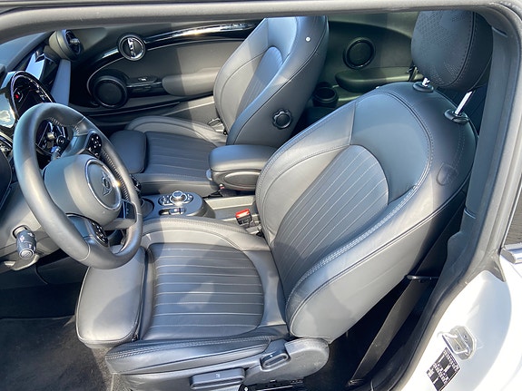 MINI Cooper S 5 of 8