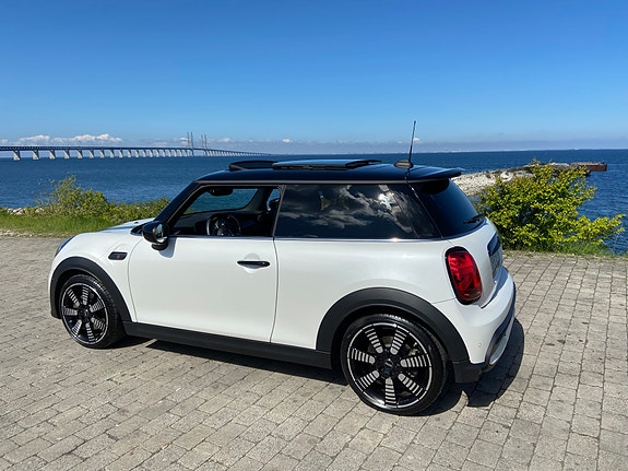 MINI Cooper S 2 of 8