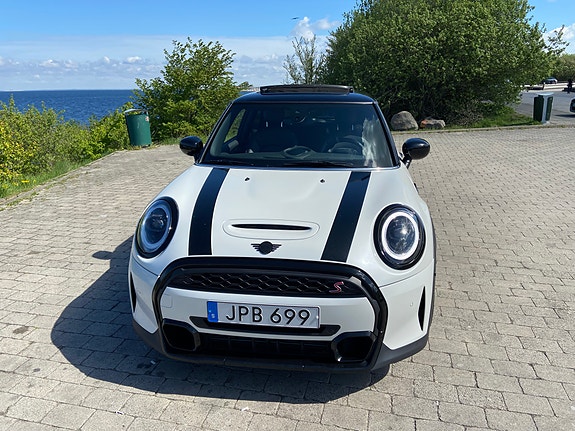 MINI Cooper S 3 of 8