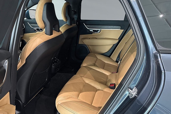 Volvo V90 Cross Country 8 of 24