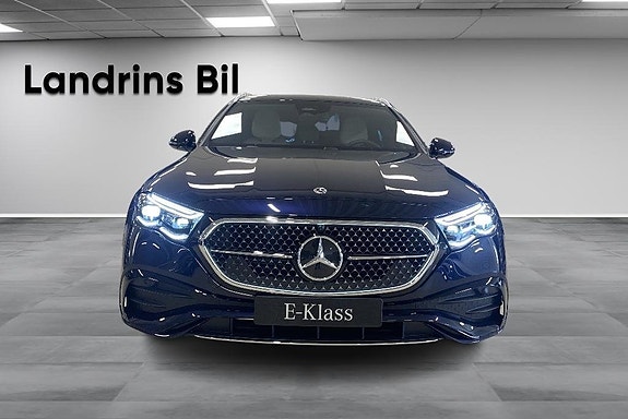 Mercedes-Benz E300 de 2 of 16