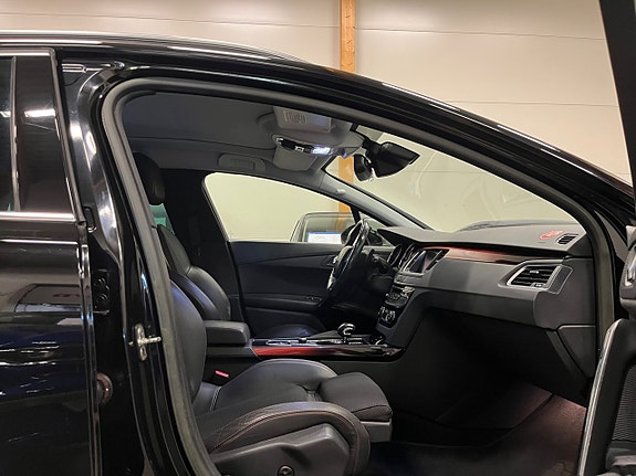 Peugeot 508 RXH 8 of 18