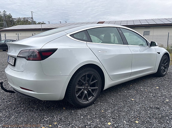 Tesla Model 3 5 of 25