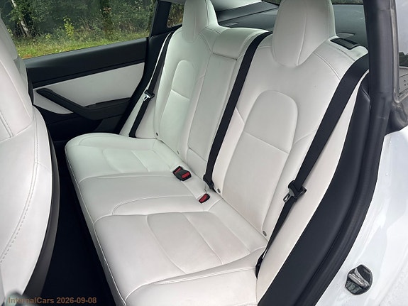 Tesla Model 3 21 of 25