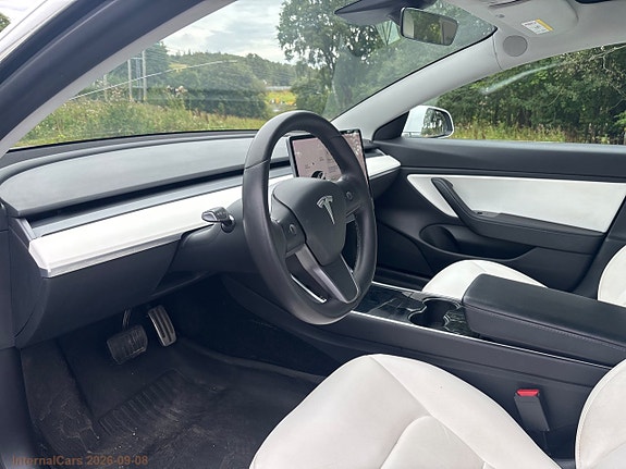 Tesla Model 3 17 of 25