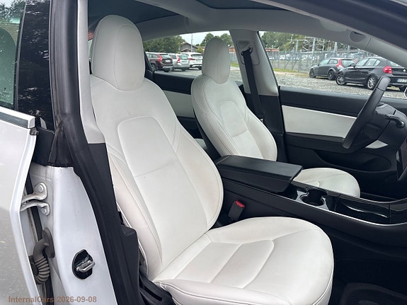 Tesla Model 3 20 of 25