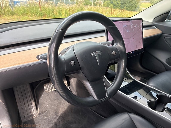 Tesla Model 3 17 of 25