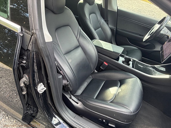 Tesla Model 3 19 of 25