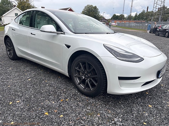 Tesla Model 3 3 of 25
