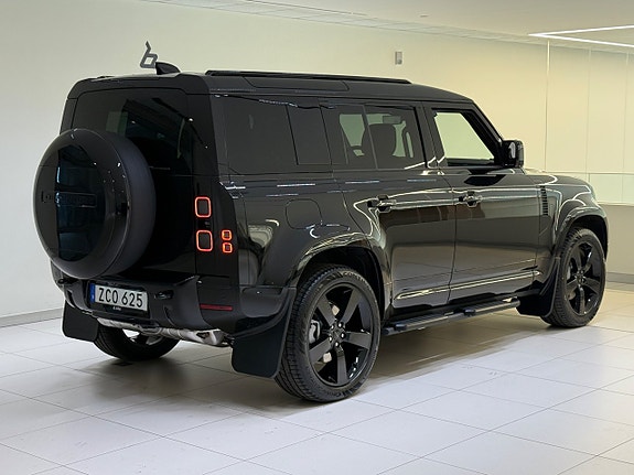 Land Rover Defender 110 4 of 26