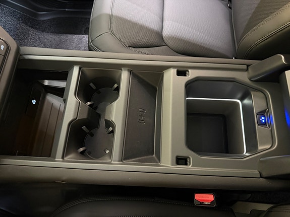 Land Rover Defender 110 17 of 26