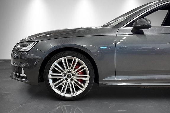 Audi S4 3 of 26