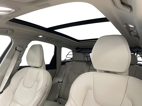 Volvo XC60 14 of 27