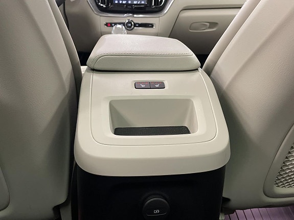 Volvo XC60 25 of 27