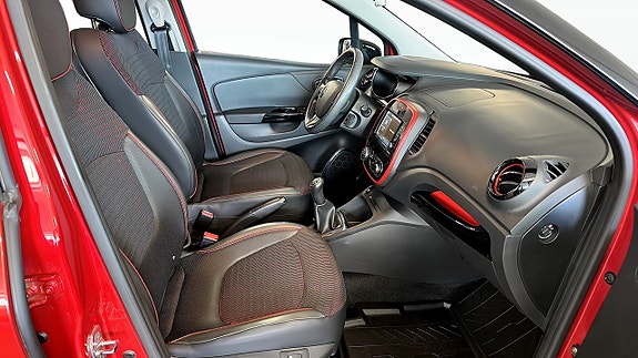Renault Captur 3 of 9