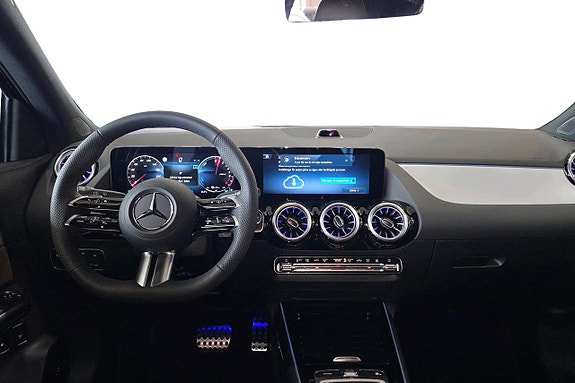 Mercedes-Benz GLA250 e 8 of 13