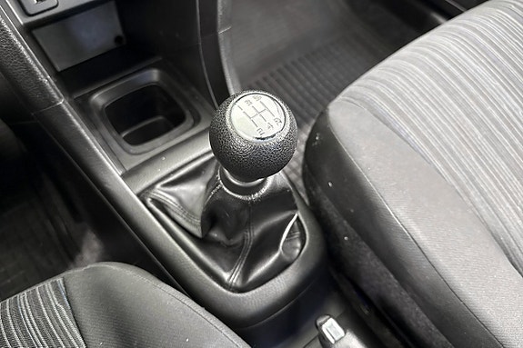Suzuki Swift 12 of 12