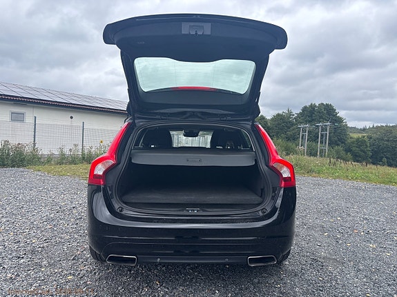 Volvo V60 9 of 25